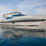 Откройте морские просторы Геленджика с Yachtop.ru: прогулки на яхте для настоящих ценителей